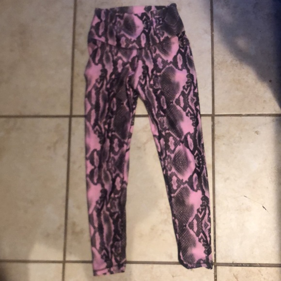 ABS2B scrunch butt leggings - size Small - Picture 5 of 5